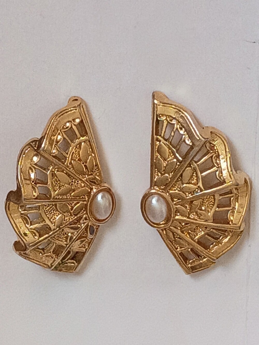 Avon Goldtone & Pearl Midnight Lace Vintage Pierced Earrings